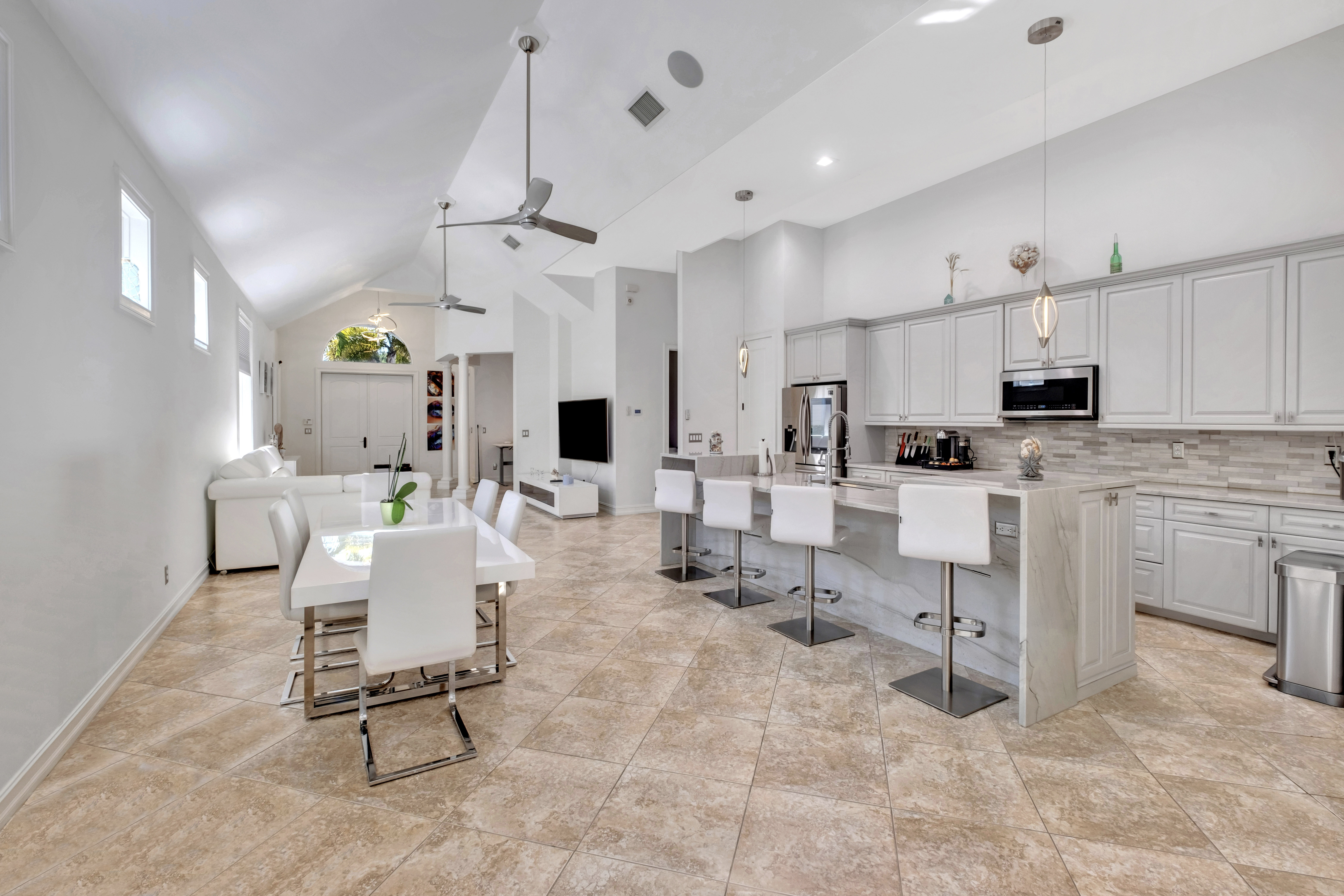 3005 Coco Ave — Kitchen Marble Island & Barstools